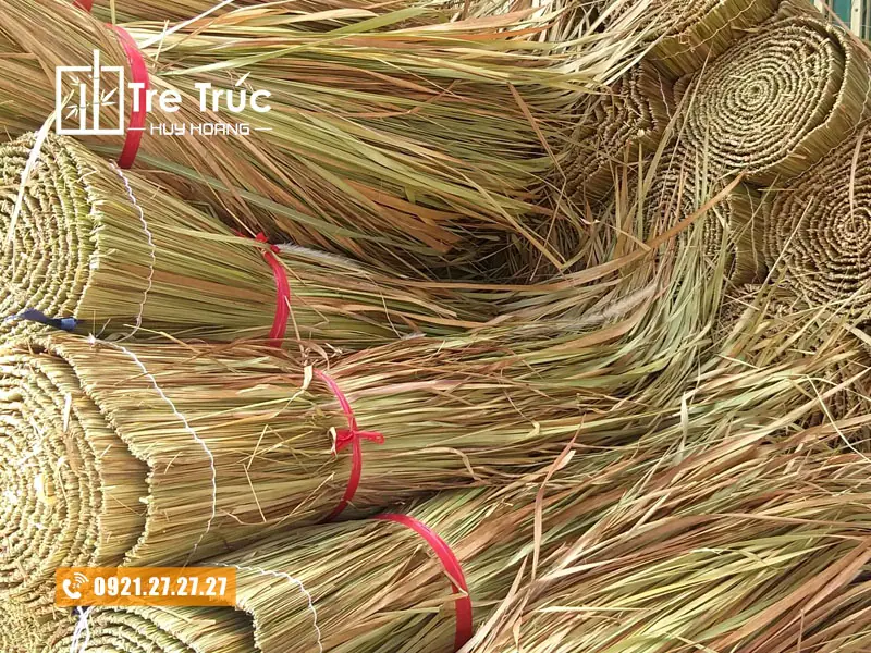 Lá cỏ tranh lợp nhà