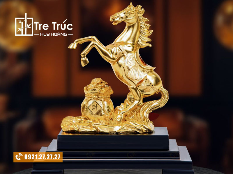 Linh vật con ngựa trang trí Tết 2026